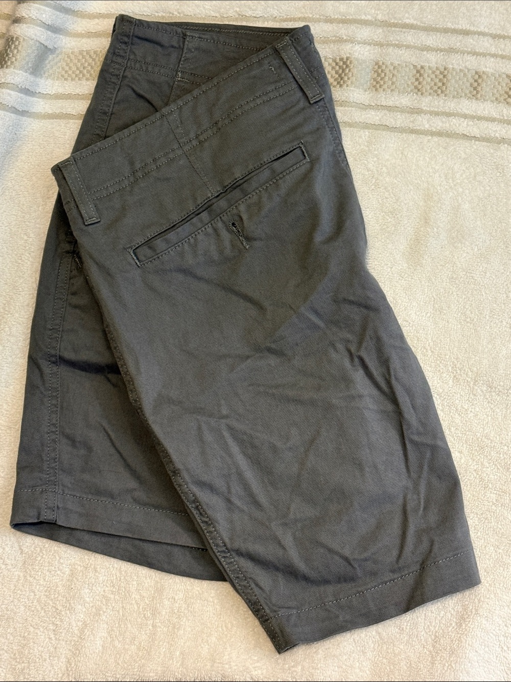 True Craft Men’s Gray Bermuda Shorts - Picture 3 of 4